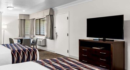 Best Western Garden Inn Room Type - 2 Queen Beds, Non-Smoking, Larger Room, Sofabed, Dining Table, Wet Bar Best Western Garden Inn Room Type - 2 Queen Beds, Non-Smoking, Larger Room, Sofabed, Dining Table, Wet Bar