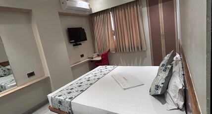 Hotel Dhanashri Room Type - Deluxe Room Ac