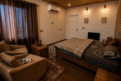 The Celebre-: A Little Castle Homestay Kanatal