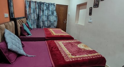 AMBRICANA PG HOUSE Room Type - Deluxe Tripple Bed Room