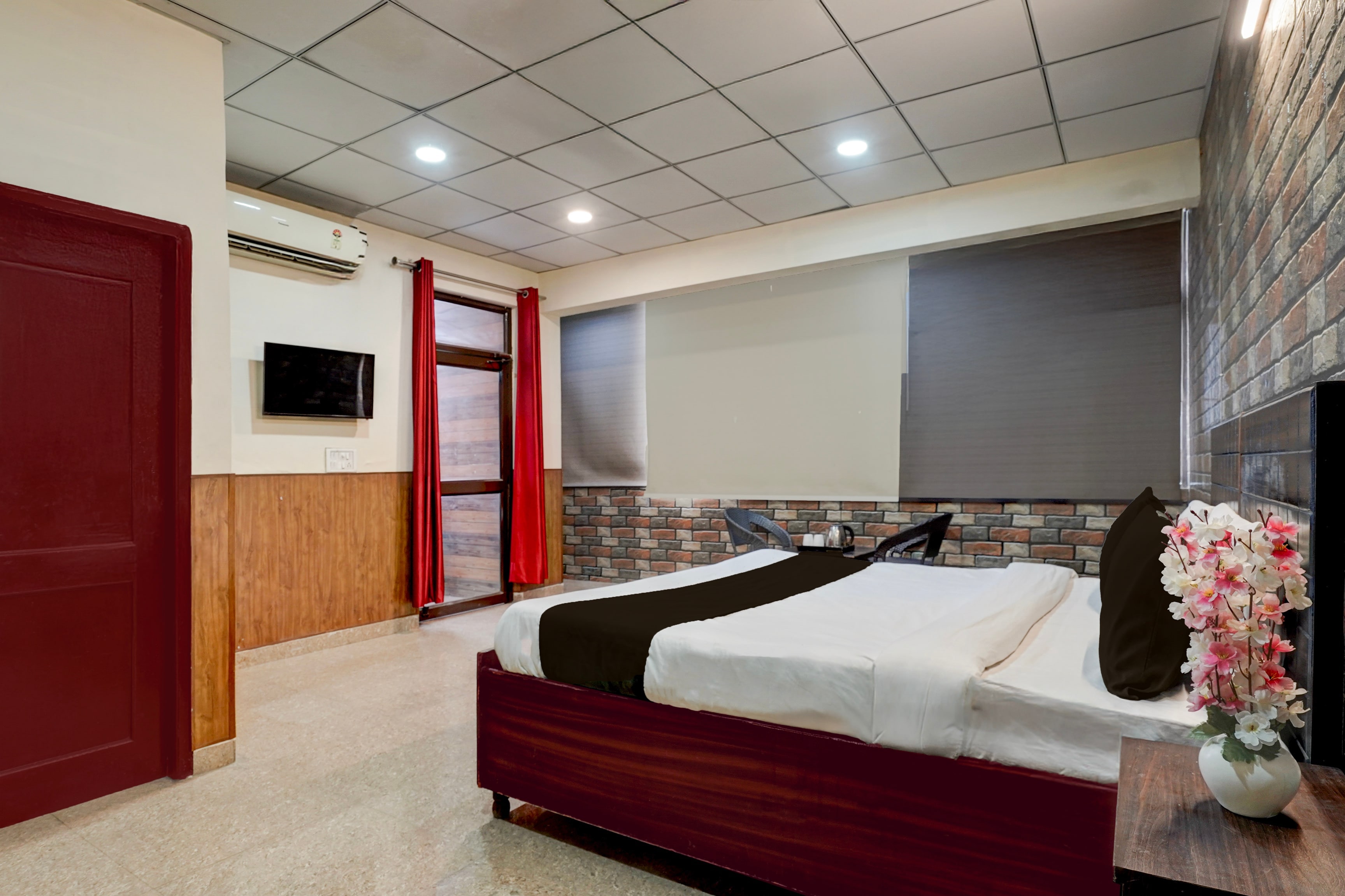 Hotel O by OYO Sector 58 Mohali Formerly Hotel Alpha - Tap to explore photos