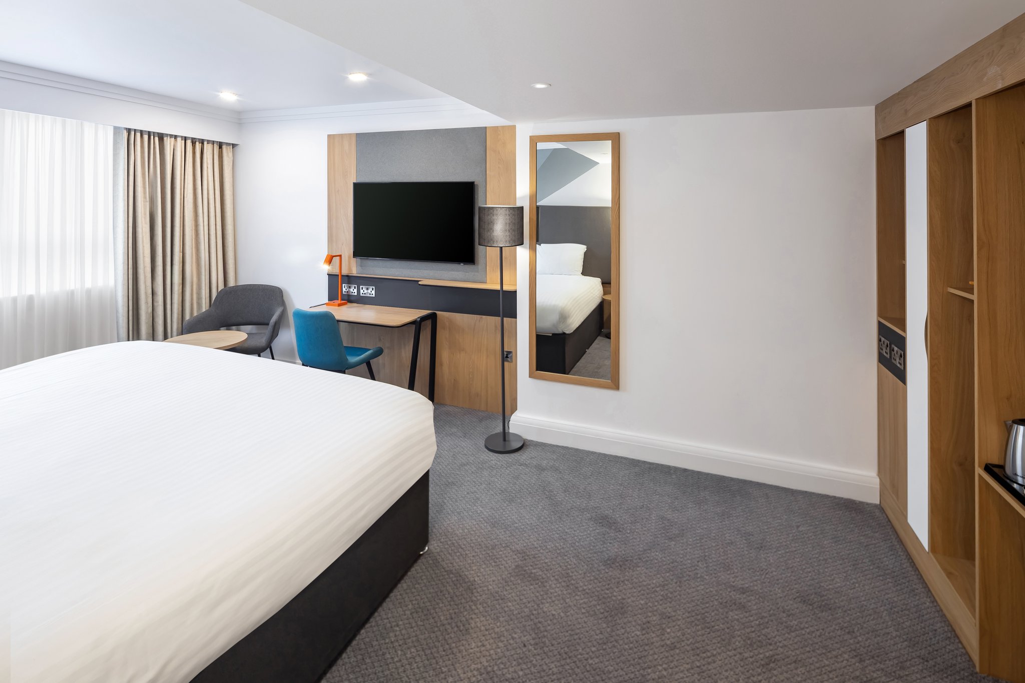 Holiday Inn AYLESBURY - Tap to explore photos