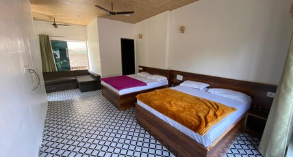 The Plum Room Type - DELUXE FAMILY ROOM