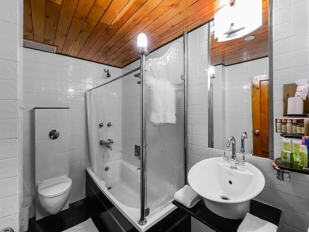 Honeymoon Inn - Heritage Design property - Tap to explore photos