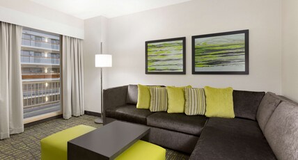 Embassy Suites Newark - Wilmington/South Room Type - 1 KING BED NONSMOKING