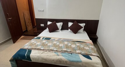 Hotel Dayalu Palace Room Type - Deluxe Double Bed