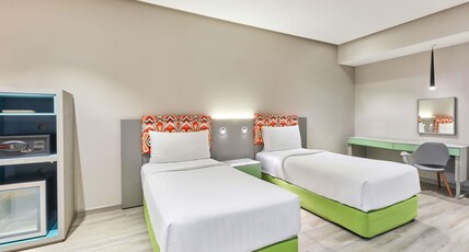 Ibis Styles Jumeirah, Bur Dubai Room Type - Standard Room with 2 single beds, City side Ibis Styles Jumeirah, Bur Dubai Room Type - Standard Room with 2 single beds, City side
