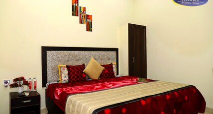 Harry Home Stay Room Type - Deluxe Room