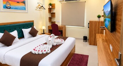 Hotel Vindhya Ganga Inn Room Type - Premium Deluxe Double Bed Room With Front Window Hotel Vindhya Ganga Inn Room Type - Premium Deluxe Double Bed Room With Front Window