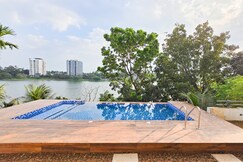 Rosy Villa Riverside Stay by Alchemy Homes
