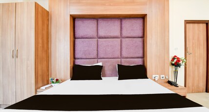 OYO 835663 Hotel Drishti Grand Room Type - Classic
