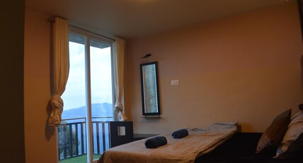 Peak & Pillow Room Type - Balcony Room