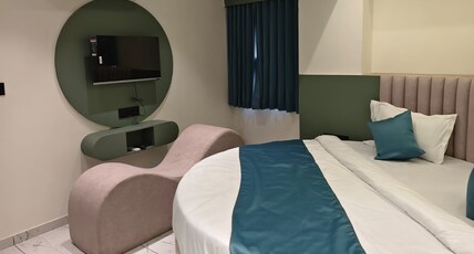 HOTEL 7 C R Room Type - Luxury Room