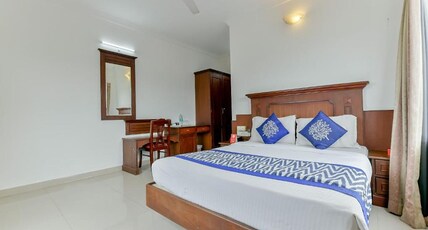 HOTEL CENTRE POINT Room Type - DELUX ROOM WITH AC