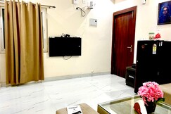 Rooms of Golden Hours Cozy Retreat in Tapovan