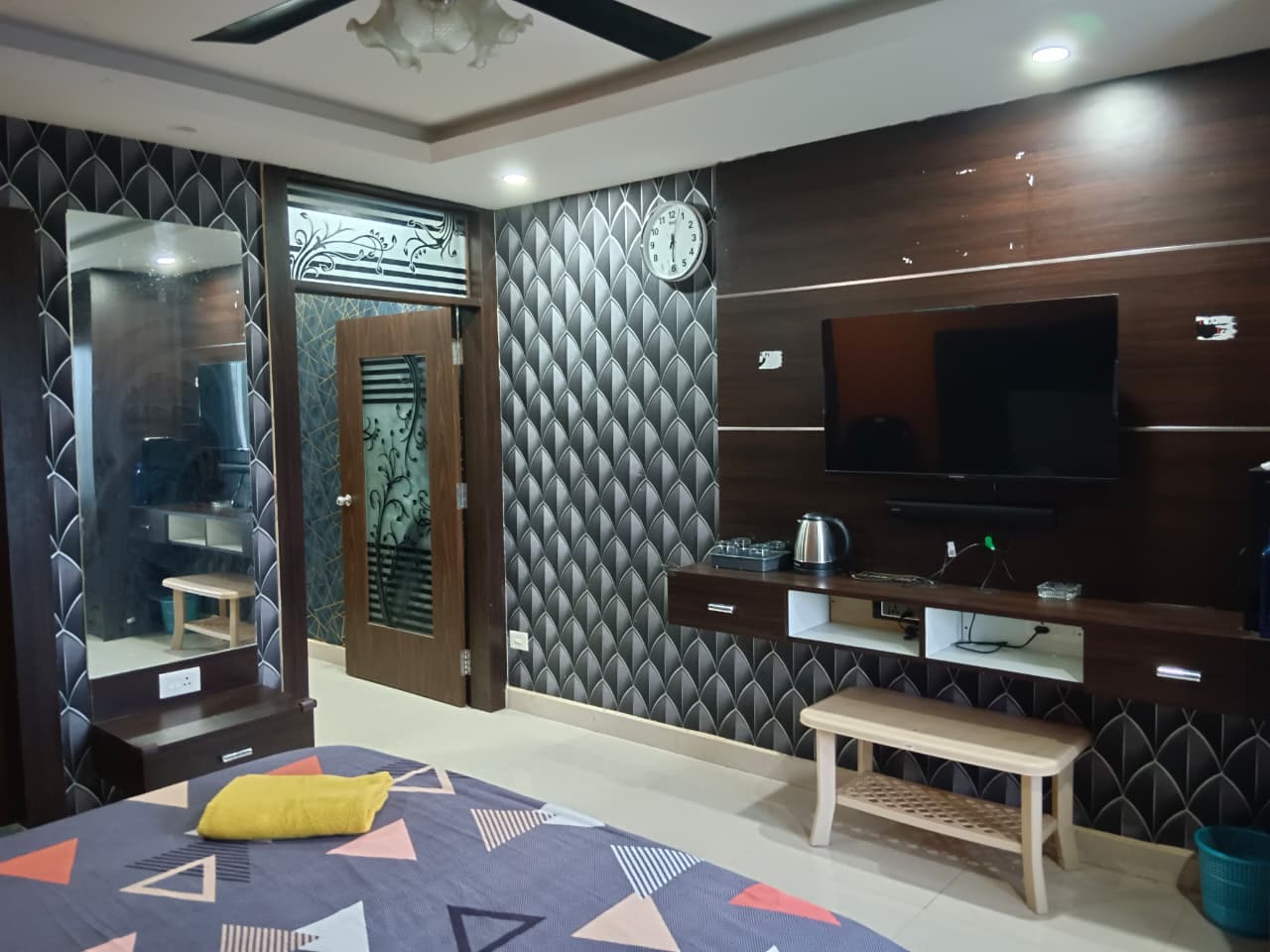 Mishra's Residency | Entire Studio Apartment - Tap to explore photos