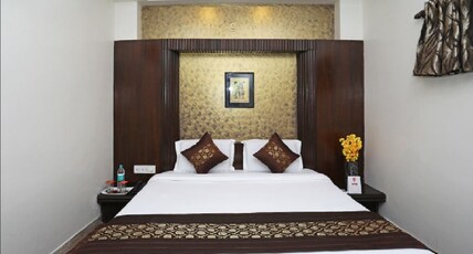 Hotel Hi LIfe Room Type - Deluxe Triple AC Room