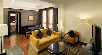 Crowne Plaza AL KHOBAR Room Type - 1 King Junior Ste Smoking Lounge Access