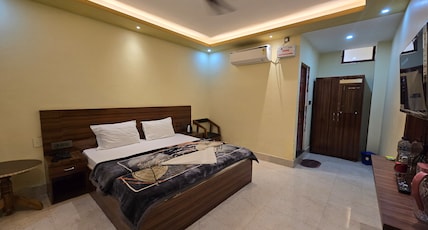 Siyaram Kunj Guest House Room Type - Double Bed Room AC