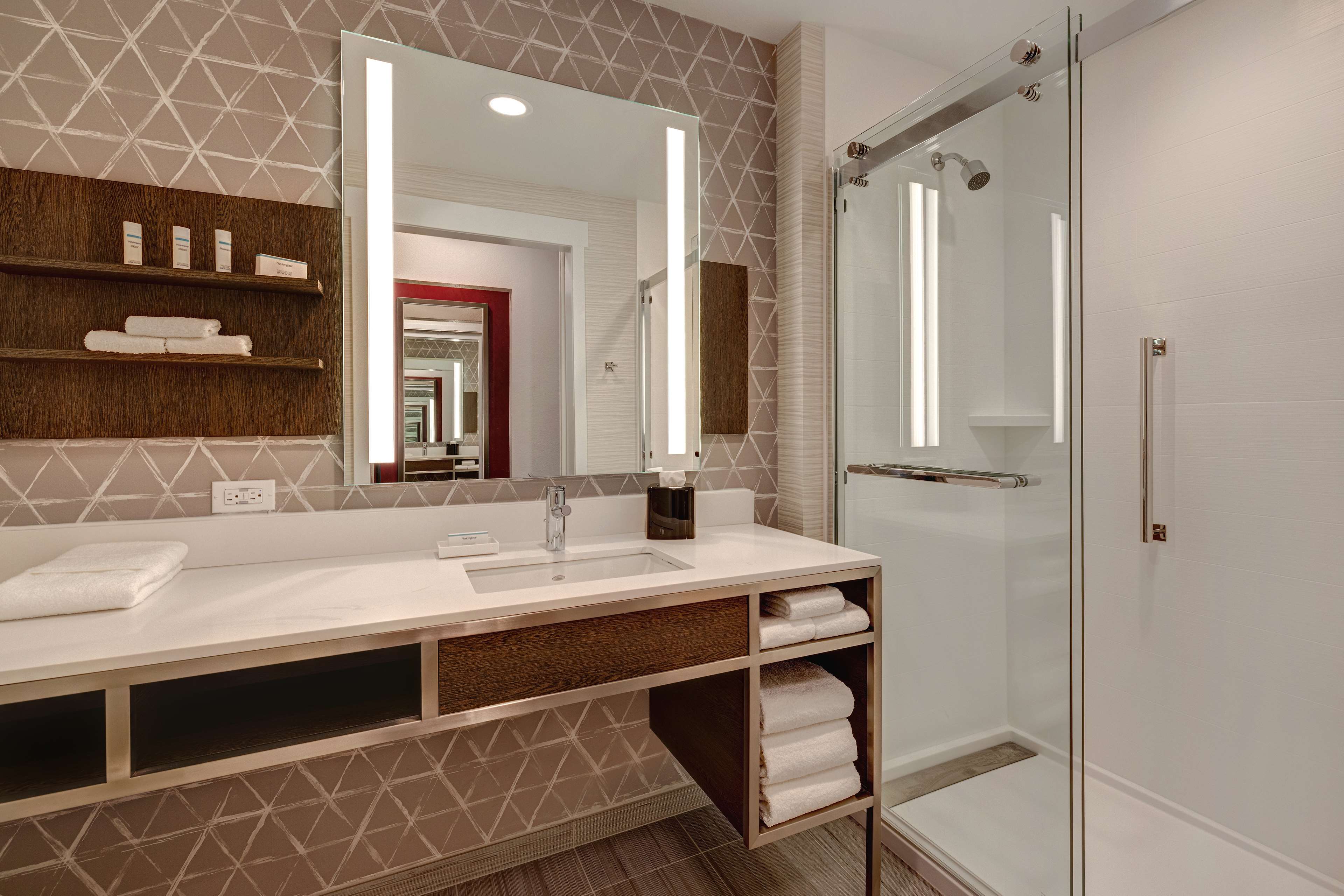 Hilton Garden Inn Temecula - Tap to explore photos