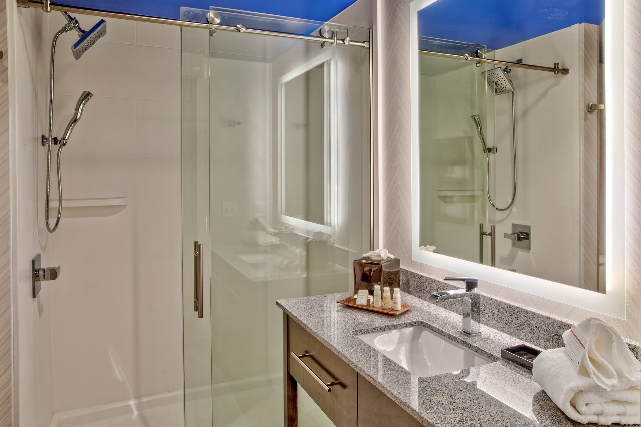 Hotel Indigo Pittsburgh University-Oakland, an IHG hotel - Tap to explore photos