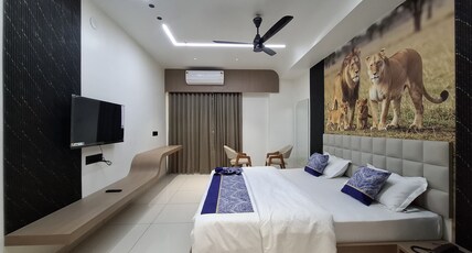 Hotel Divine Room Type - Gold Room With City View