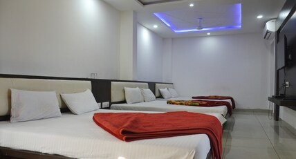 Hotel Shree Vijay Palace Room Type - Six Bed AC Room