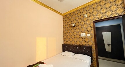 R L Palace Room Type - Standard Double Room