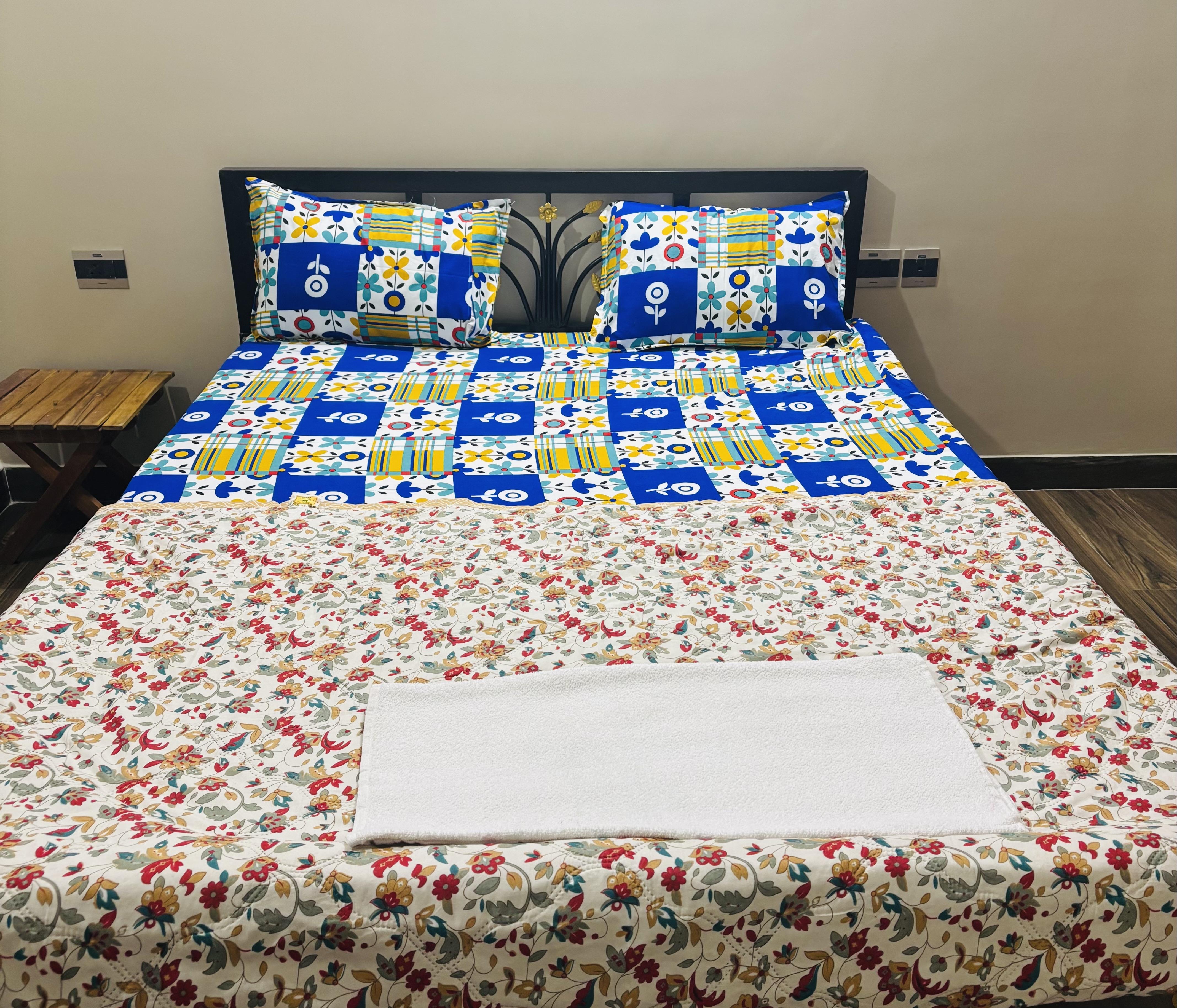 StayEasy Maple Rooms - Tap to explore photos