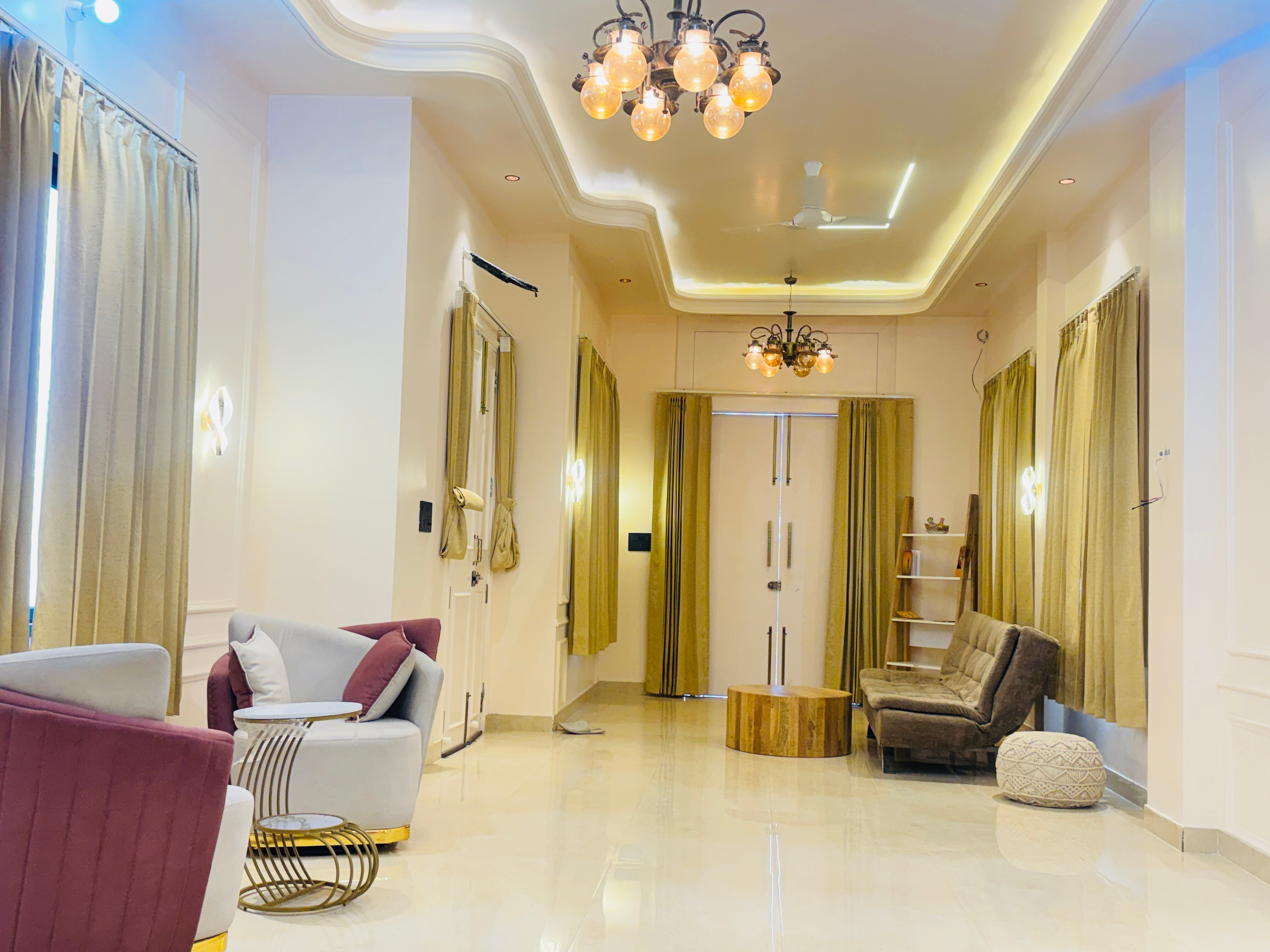FLY VIEW Garden Home with Airport Runway View Stay - Tap to explore photos