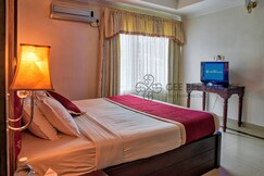 Hotel Gee Bee Palace