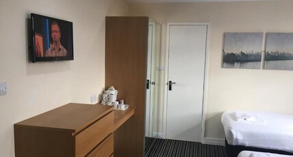 OYO Wave Crest Hotel Room Type - Superior Family of 5 Room