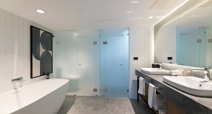 Crowne Plaza PERTH Room Type - 1 Bedroom Suite Swan River View Top Floor