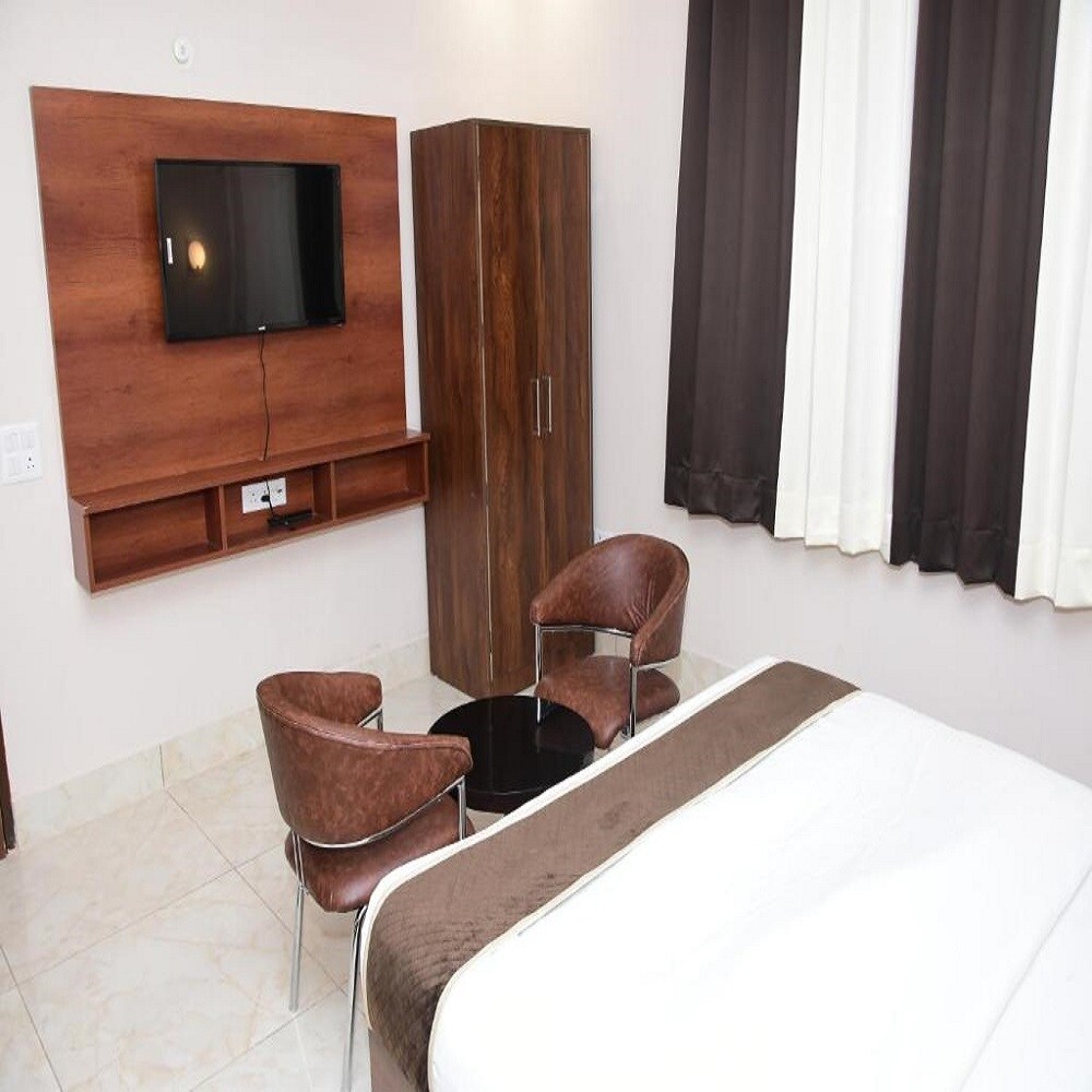 Hotel Jsix - Tap to explore photos