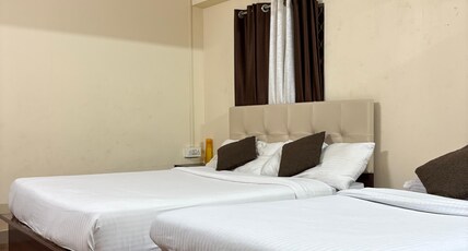 White Pearl Homestay Room Type - Deluxe Double Bed With AC Room