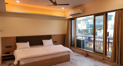HOTEL ASHOKAA Room Type - LUXURY MINI SUITE - BATH TUB HOTEL ASHOKAA Room Type - LUXURY MINI SUITE - BATH TUB