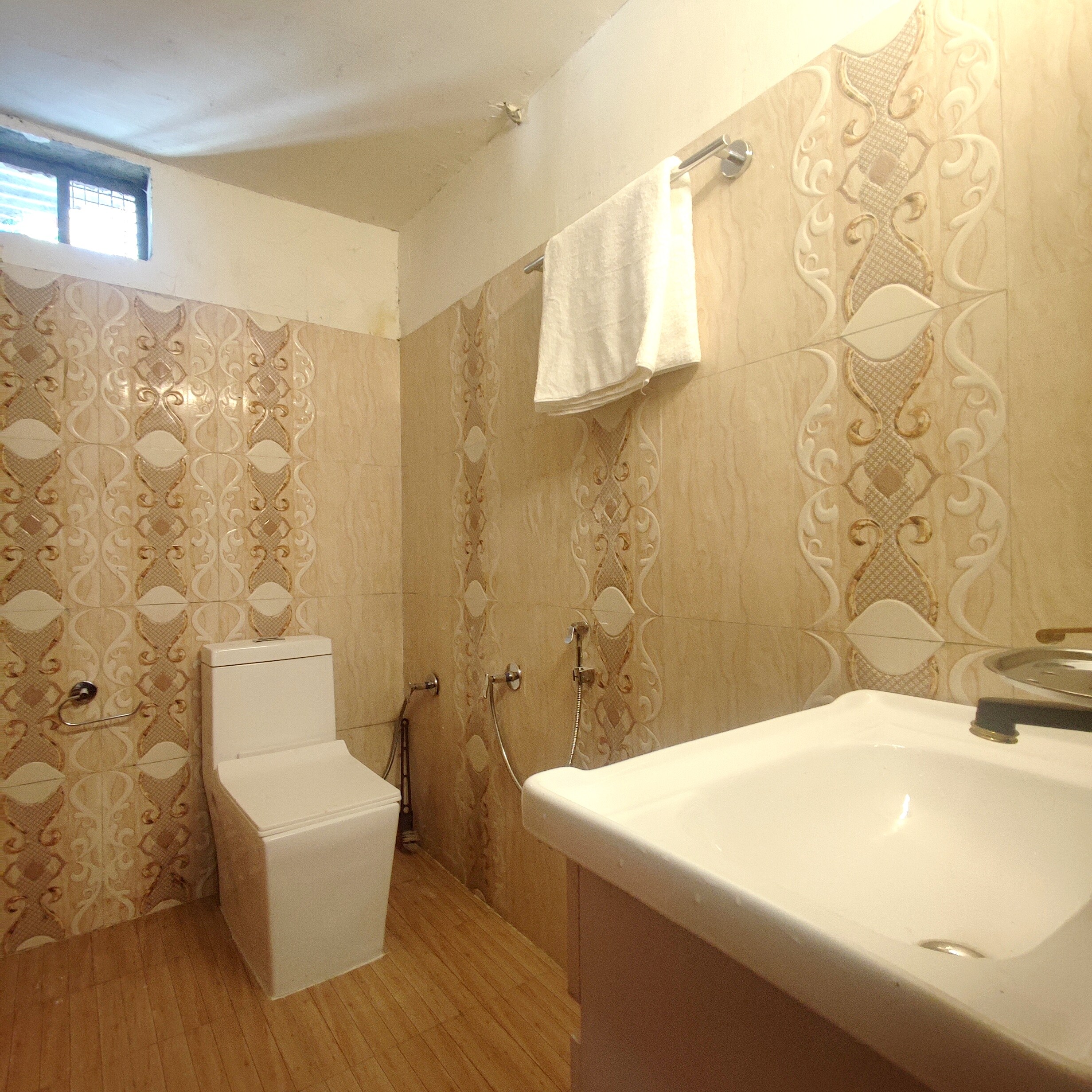 Sarveshwar Home Stay By Geetnanda Residency - Tap to explore photos