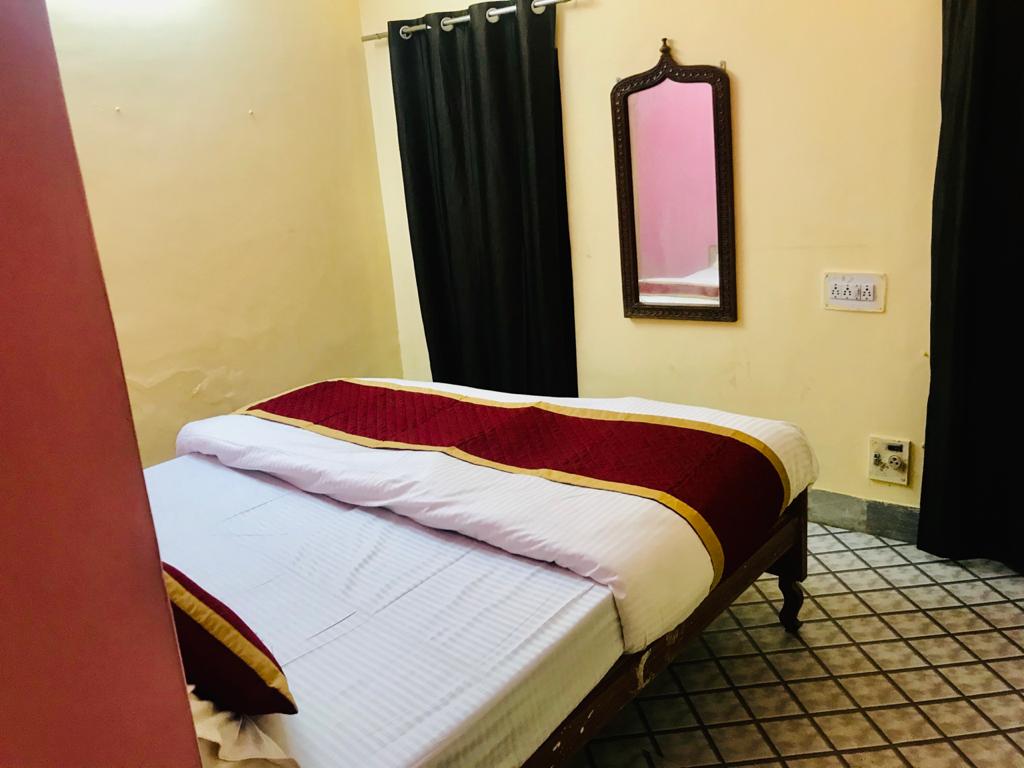 Hotel Golden City - Tap to explore photos