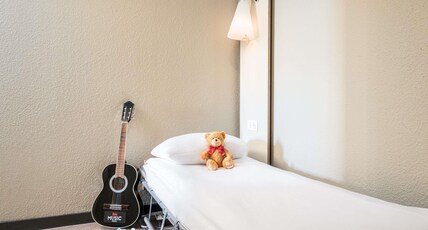 ibis Lyon Villefranche sur Saone Room Type - Family Room - 1 double bed and 2 sofa beds