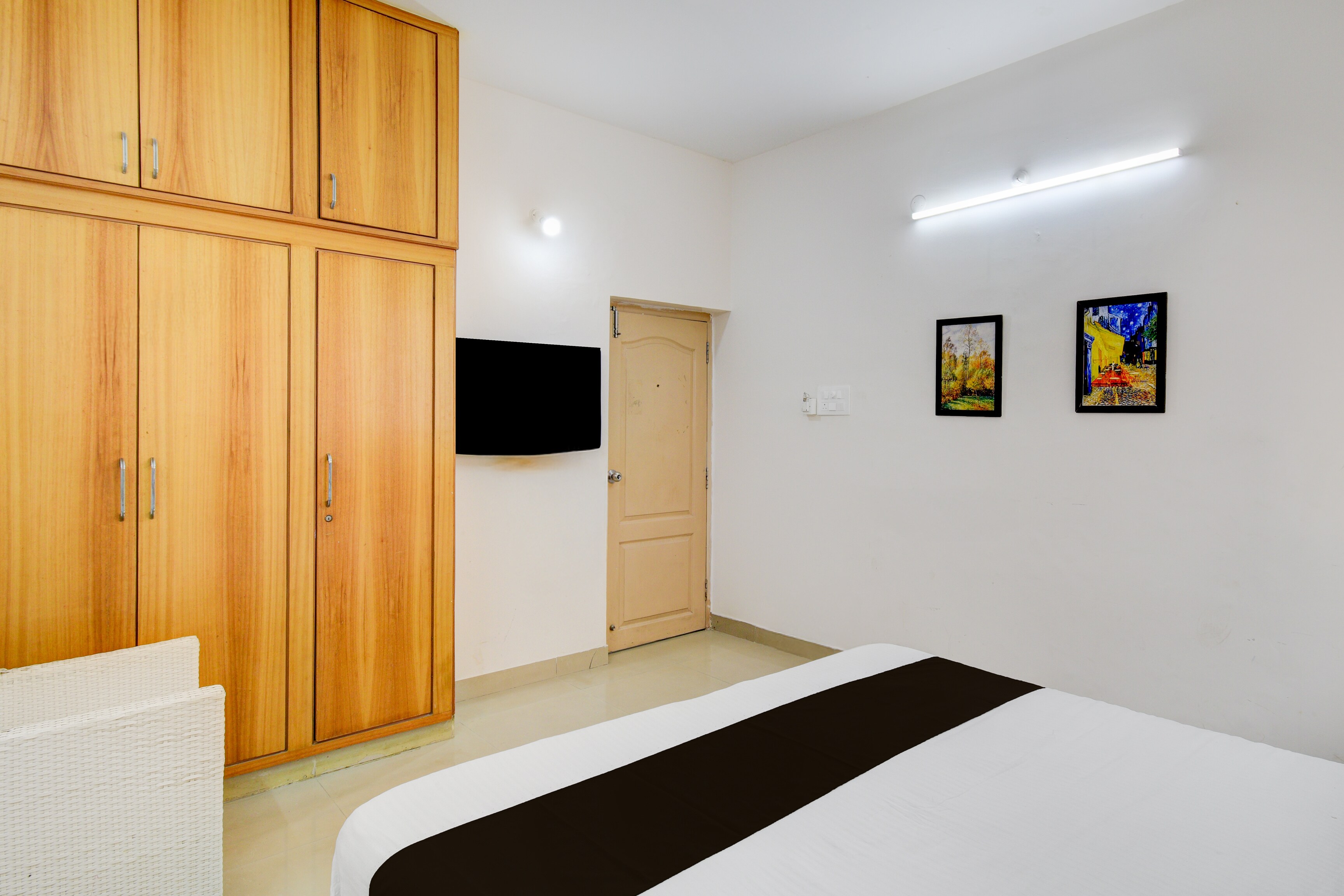 Collection O Madhapur Formerly Hotel Blue Dawn - Tap to explore photos