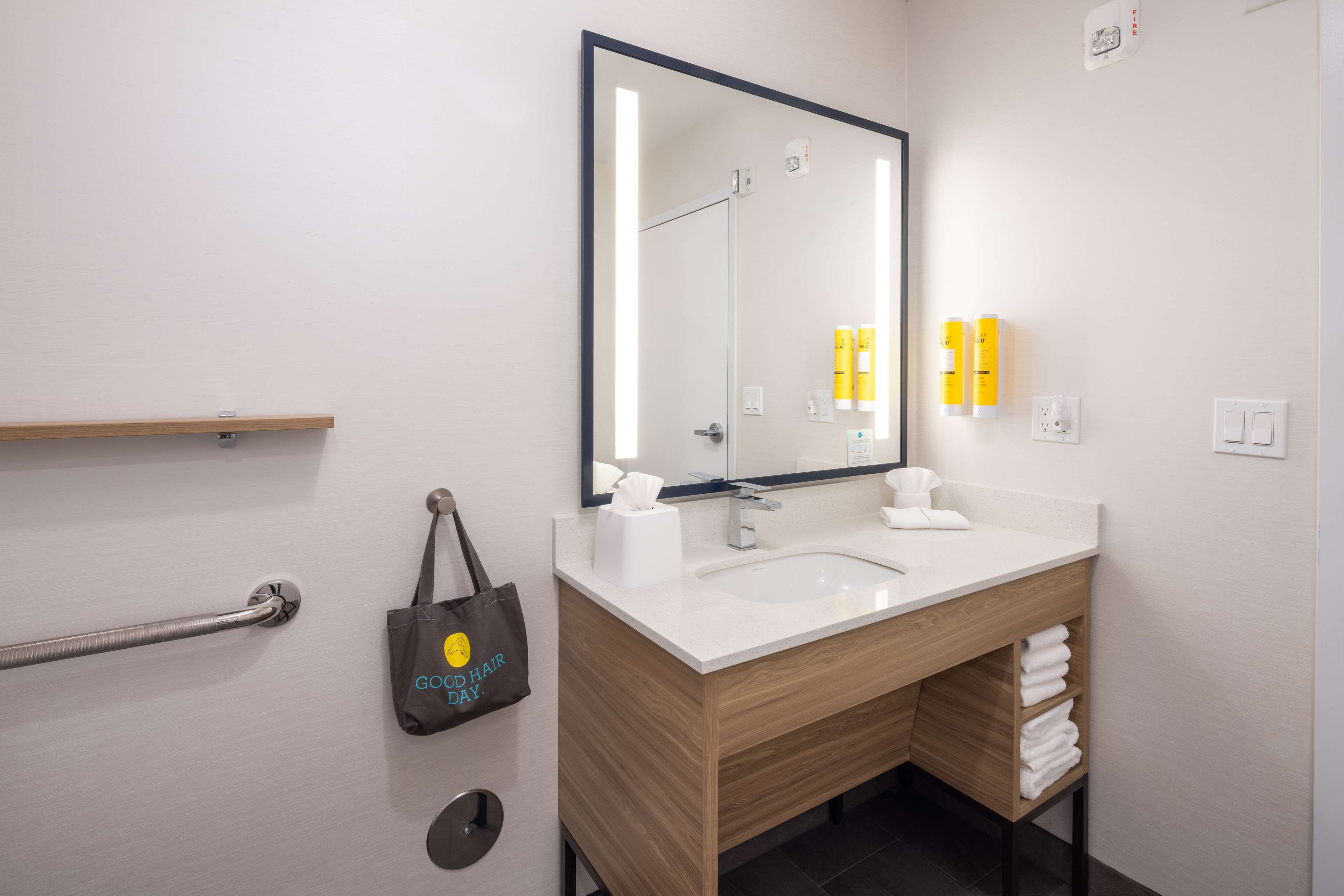 Tru by Hilton Yakima Airport - Tap to explore photos