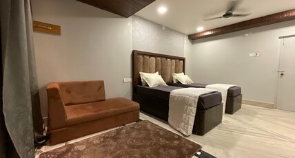 HOTEL PARADISE PALACE Room Type - Executive Class Twin Bed