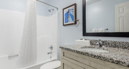 Hilton Vacation Club Beachwoods Kitty Hawk Room Type - 1 BDRM KING SUITE BALCONY