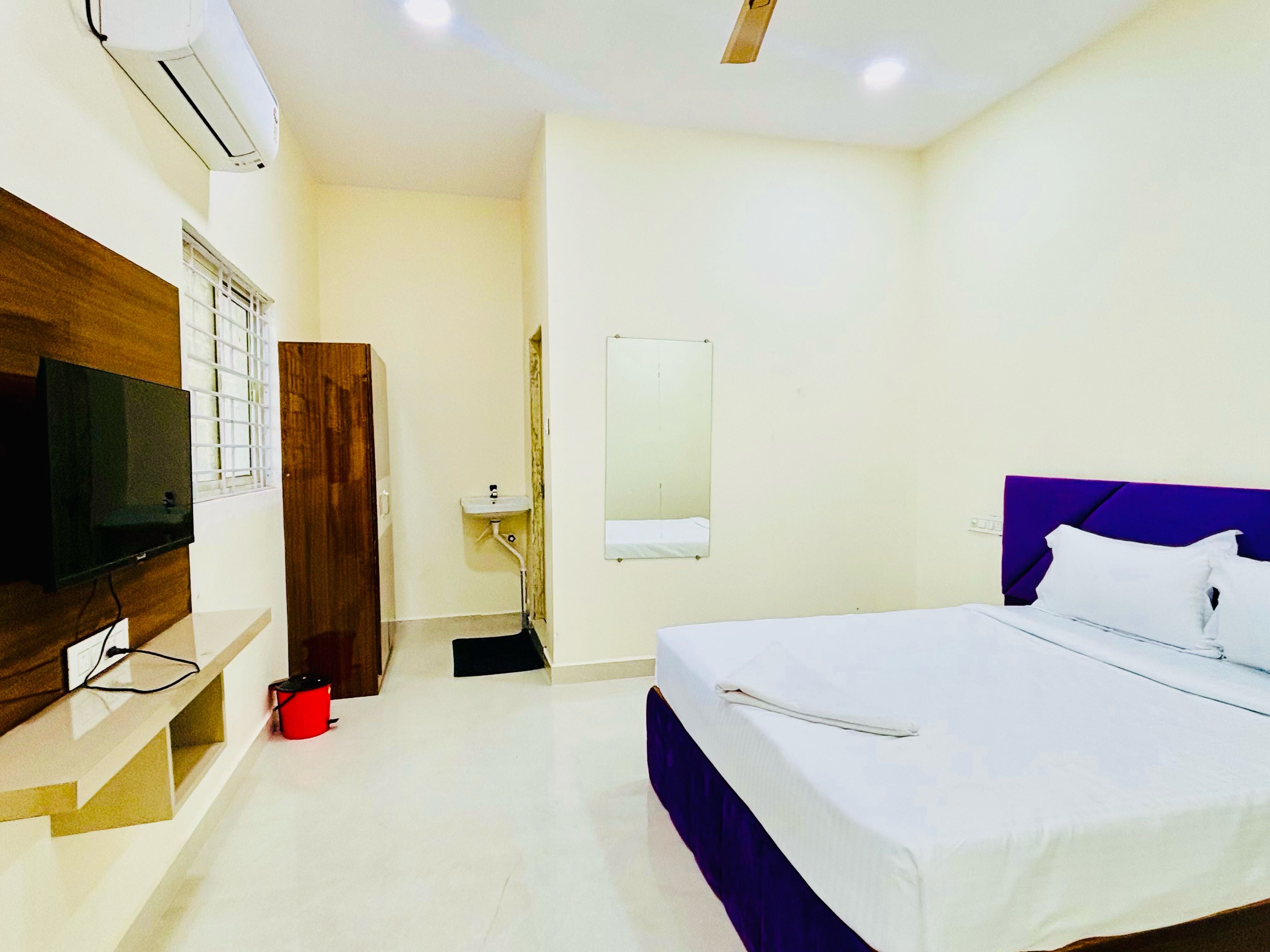 Hotel O Moonlight Luxury Rooms - Tap to explore photos