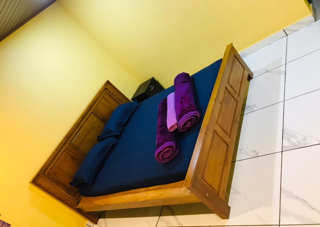 Mountain Breeze 1BHK - Tap to explore photos