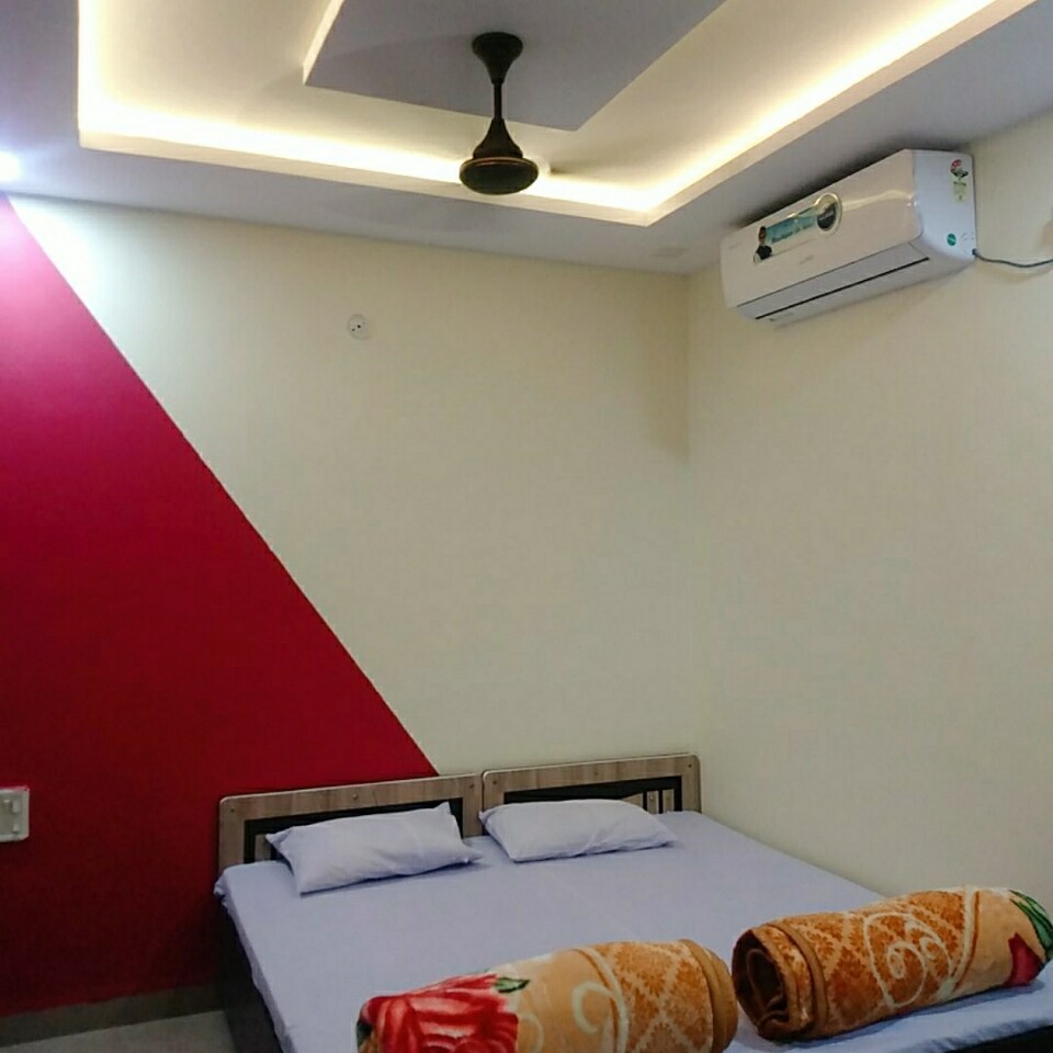 Hotel Bindal Palace - Tap to explore photos