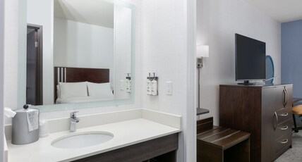 Holiday Inn Express Spokane-Valley, an IHG Hotel Room Type - 1 King Standard Ground Floor