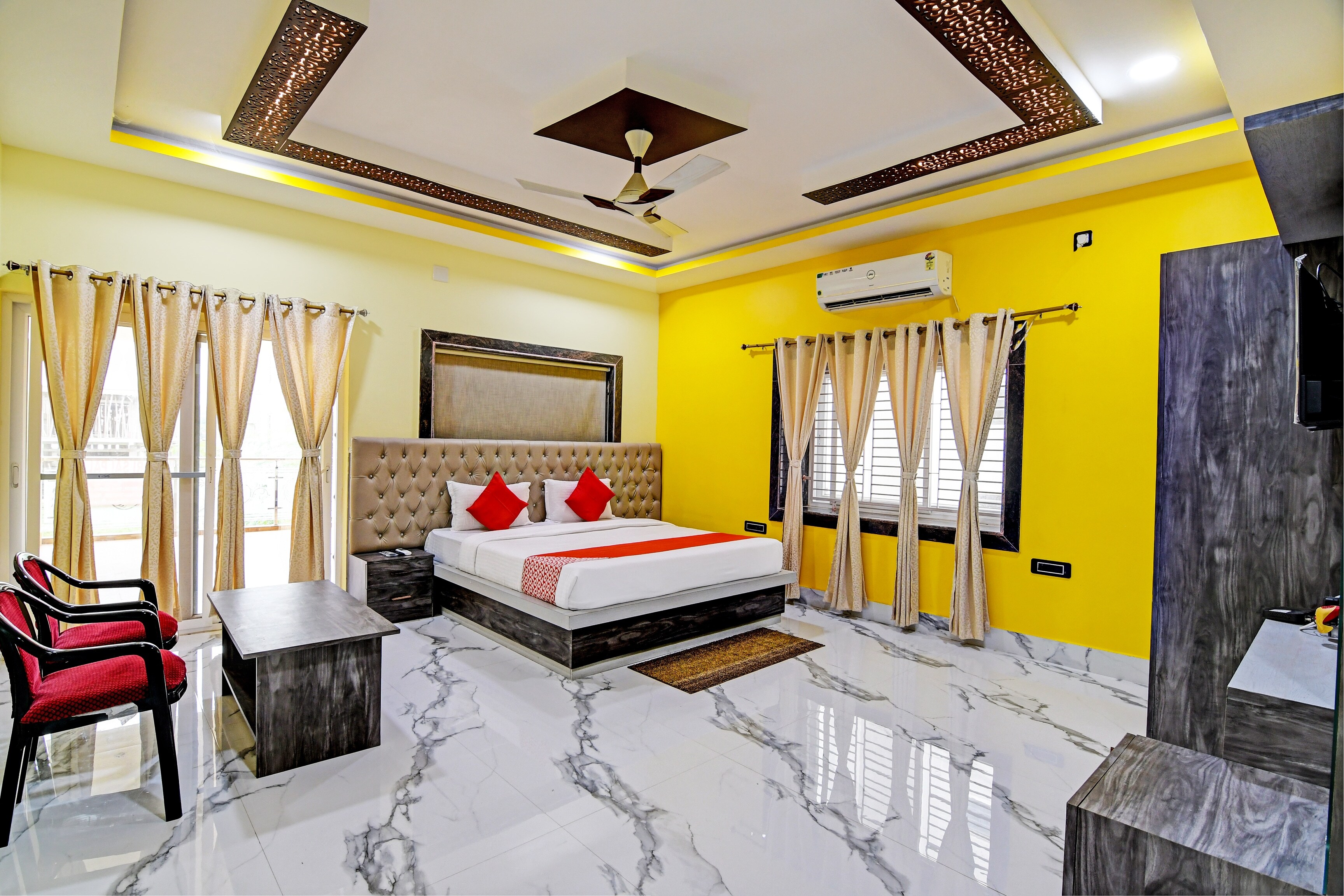 Hotel O SRI SAI PALACE - Tap to explore photos