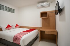 Hotel O Hegarbudhi Residence