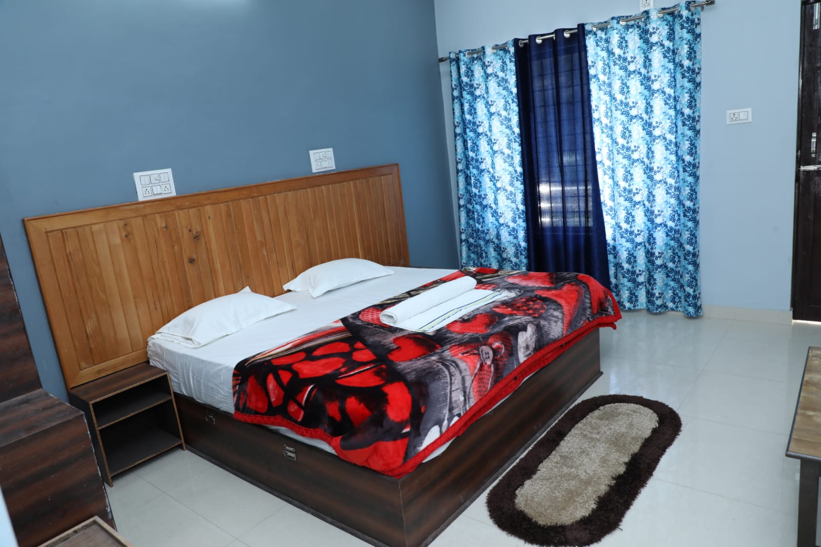 HOTEL VAIBHAV GANGA AND RESTAURANT - Tap to explore photos